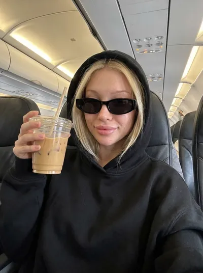Селфи с кофе в самолёте